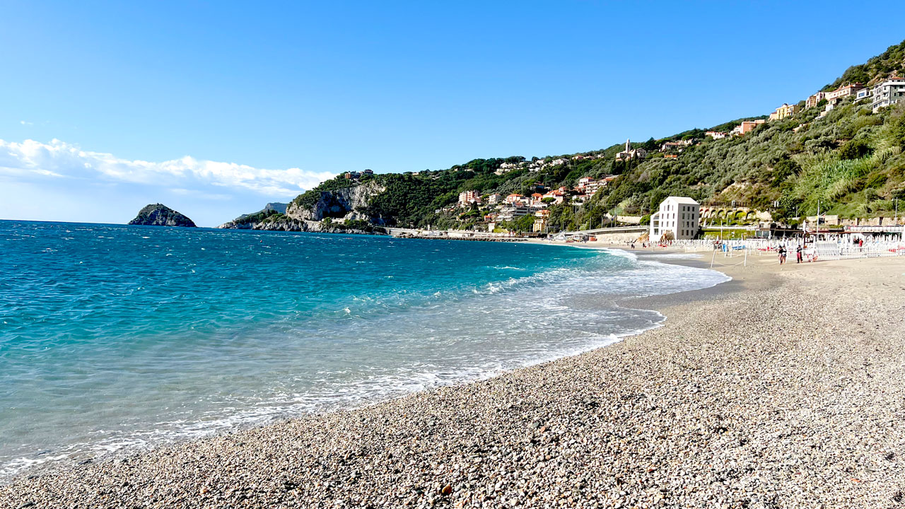 dominio-mare-bergeggi-spiaggia11